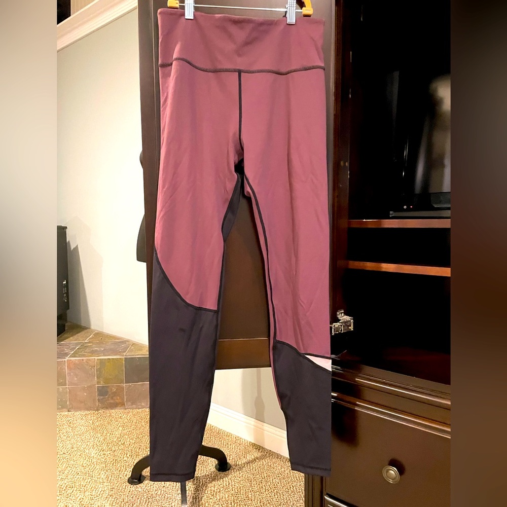 ZYIA JoKeR Leggings!  Light n tight 8-10